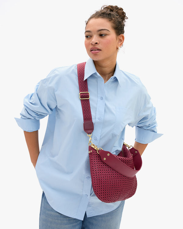 Adjustable Crossbody Strap on Moyen Messenger