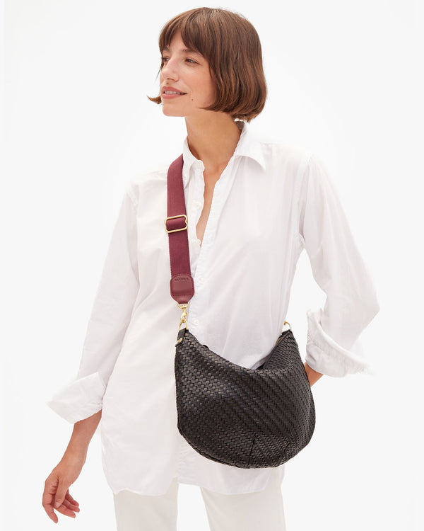 Adjustable Crossbody Strap on Moyen Messenger