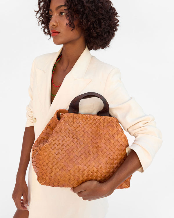 Bateau Tote in Vitoria's arms