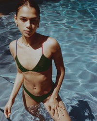 Dip Bottom on model in pool