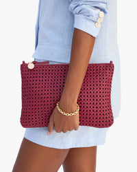 Side view of Vitoria with Flat Clutch