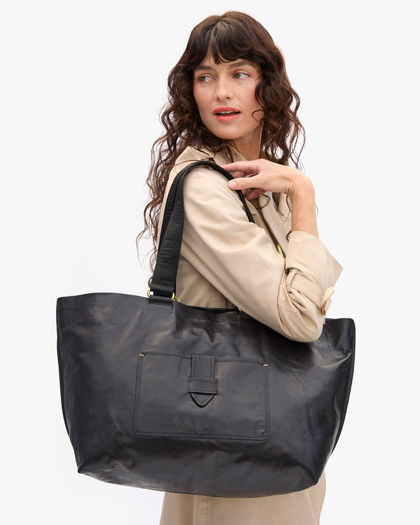 Grande Bateau Tote on Danica