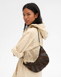 Lune on Sandra's shoulder