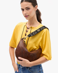 Lune with studded Shoulder strap