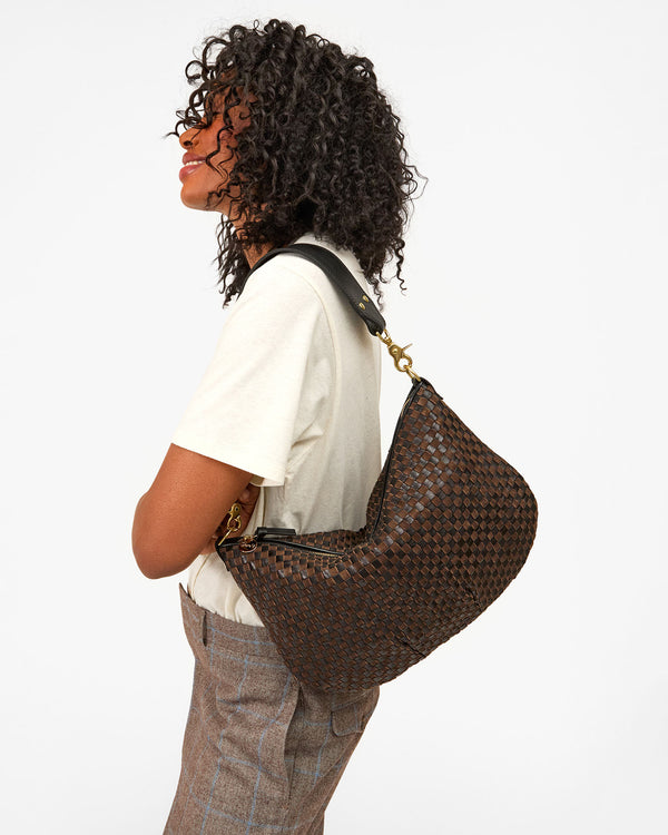 Model carryng Black/Chocolate Woven Moyen Messenger as a shoulder bag.