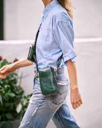 Poche Sportif on model walking