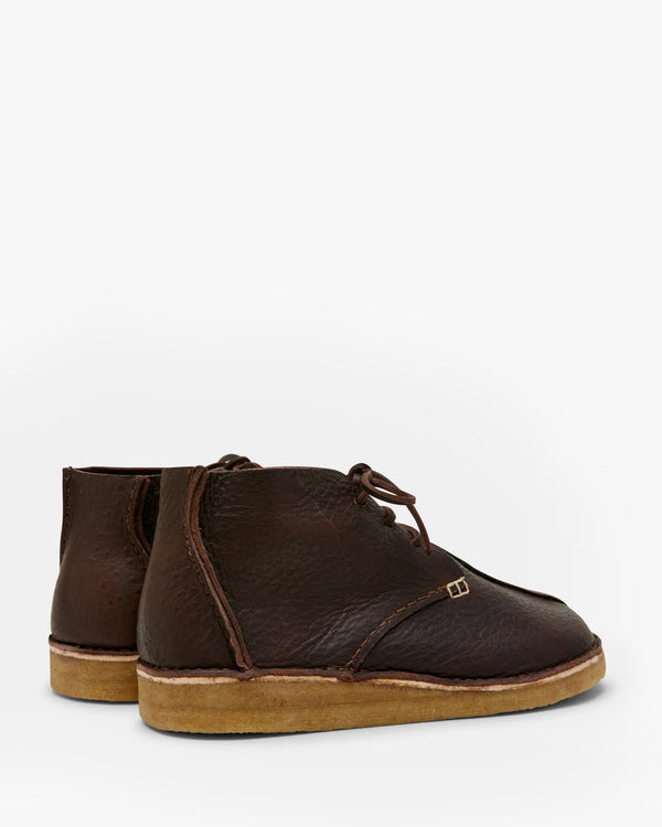 side view of the Yogi Footwear Glenn Centre Seam Shoes to show the heal of the shoe and the side details