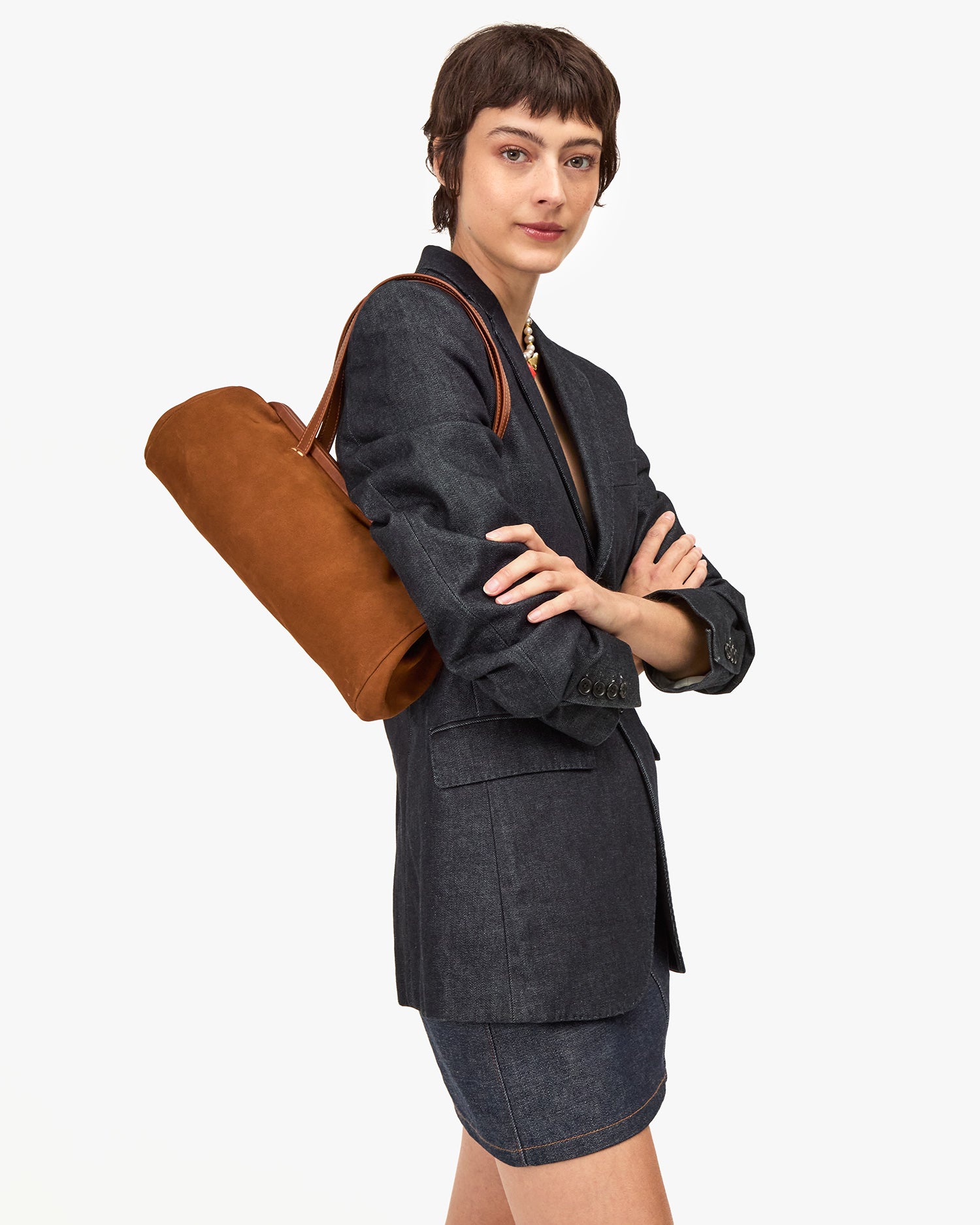 Model carrying the Hazelnut Yvette over her shoulder.