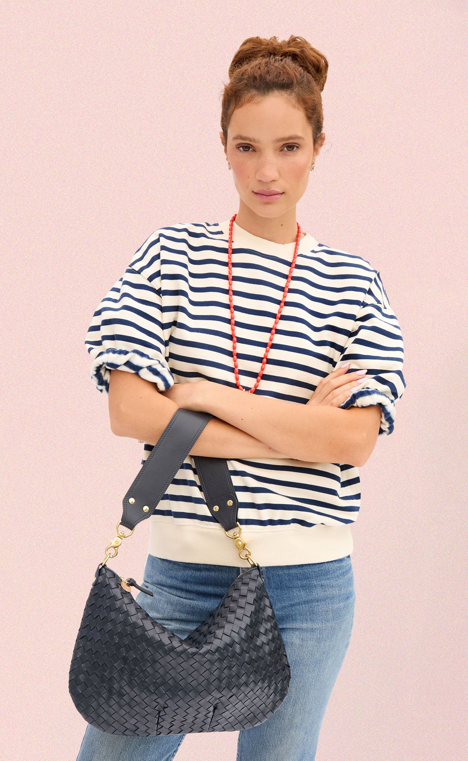 Model carrying the Twilight Navy Diagonal Woven Moyen Messenger.
