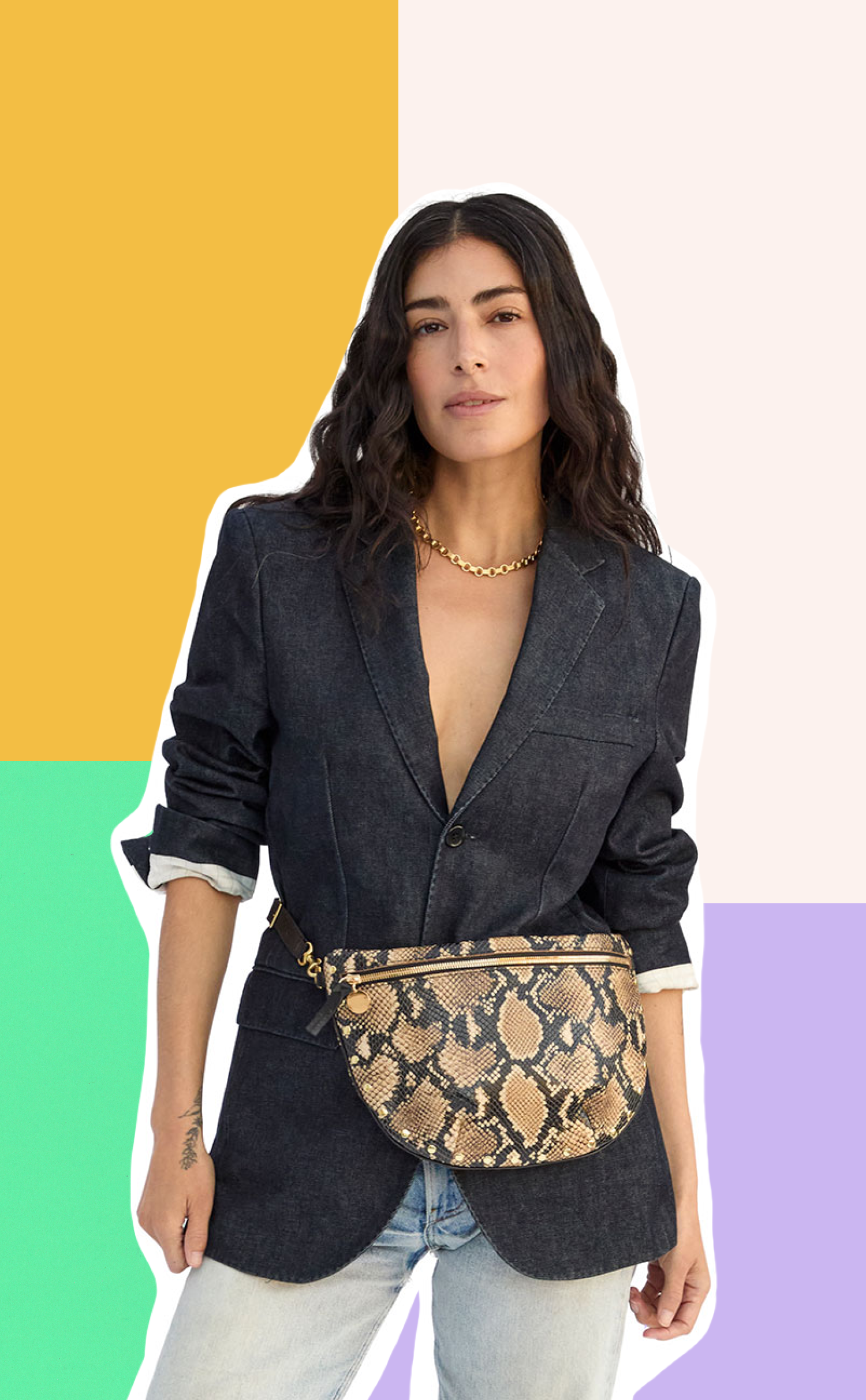Model carrying the Desert Snake Grande Fanny around her waist.
