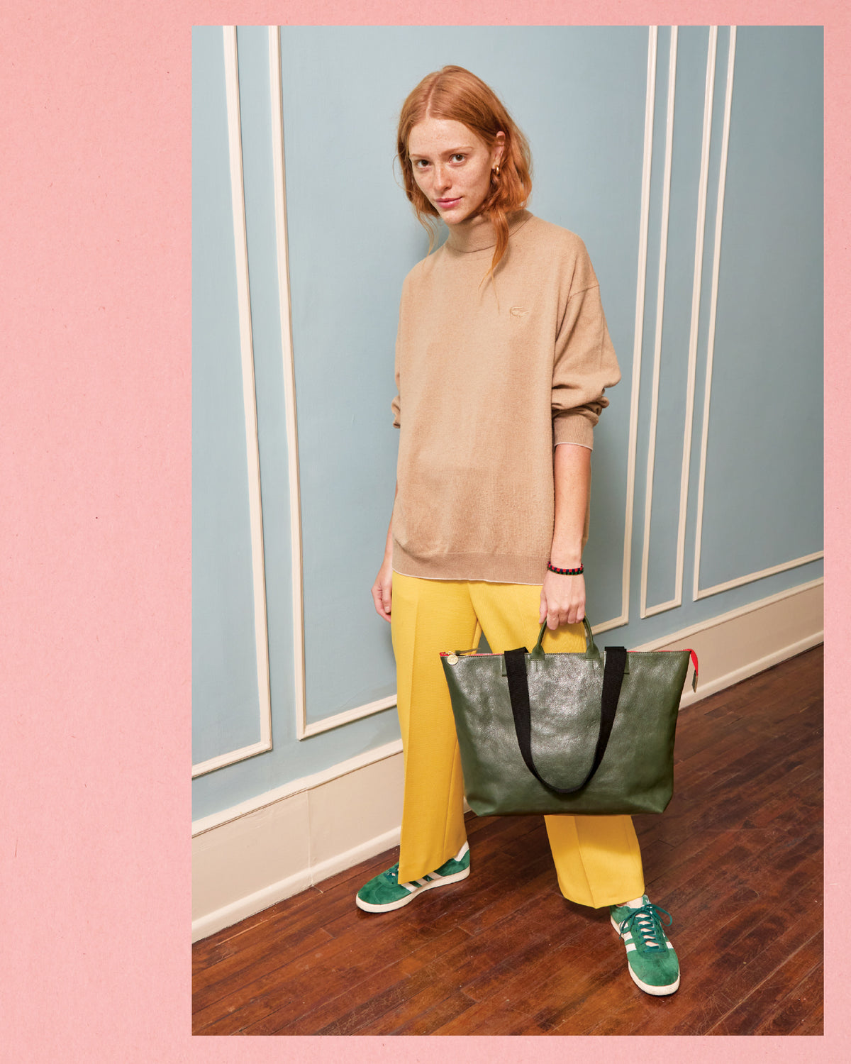 Model carrying the Loden Rustic Le Zip Sac via the top handles. 