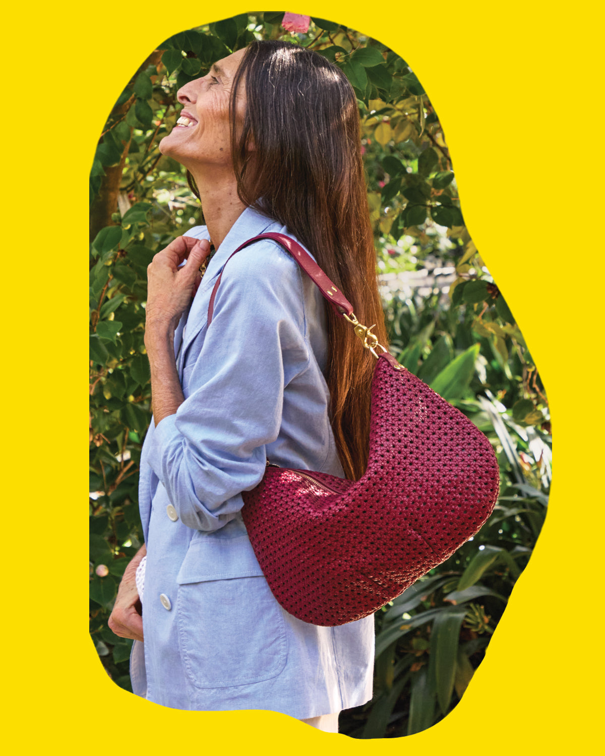Model wearing the Light Blue Chambray Le Blazer and carrying the Plummy Rattan Moyen Messenger over her shoulder.