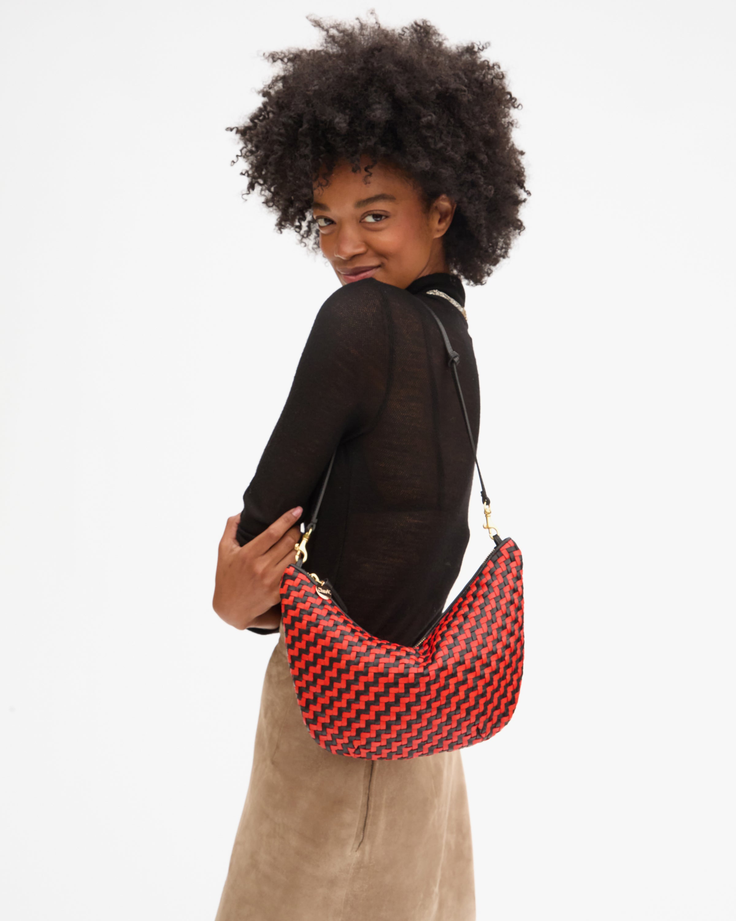 Model carrying the Lune over her shoulder.