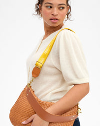 Adjustable Crossbody Strap on Moyen Messenger