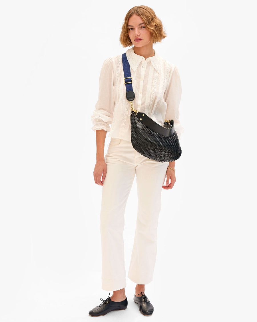 Adjustable Crossbody Strap on Moyen Messenger