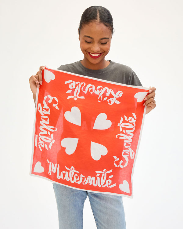 Vitoria holding Bandana