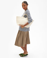 Vitoria holding Bateau Tote