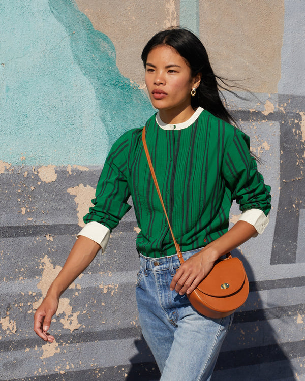 Sandra wearing the Cuoio Elodie crossbody over the Tux Shirt with jeans