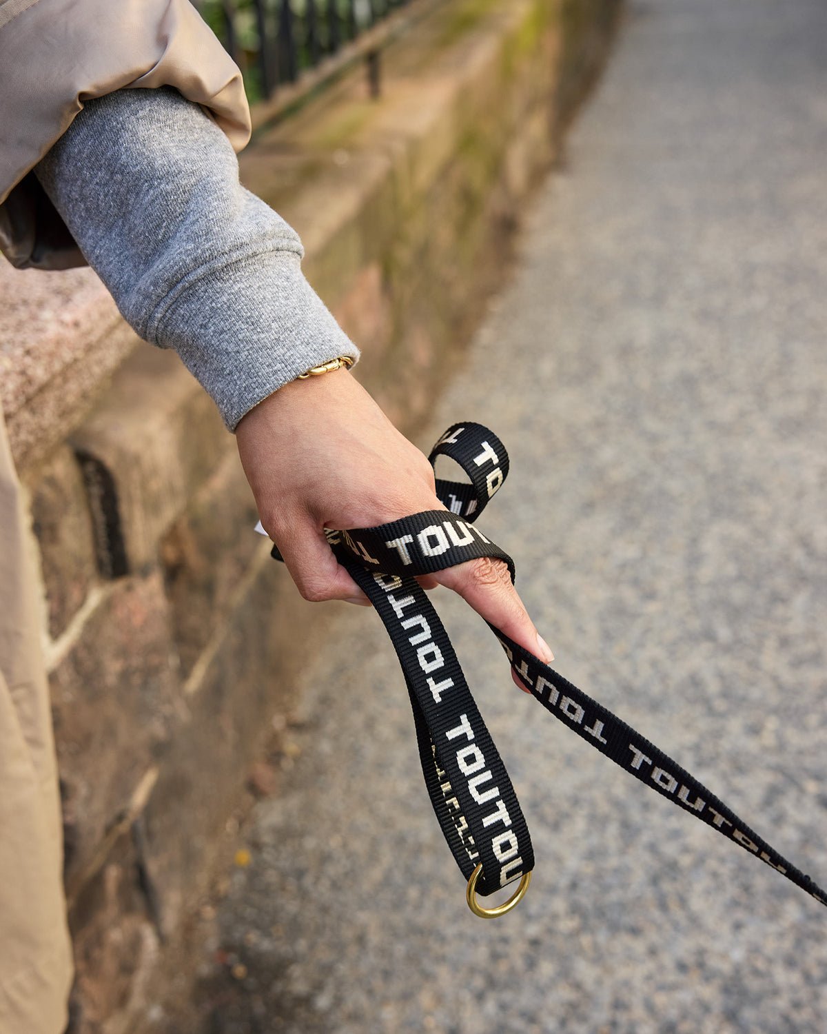 Model holding Elsa Leash 