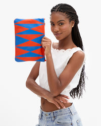 Flat Clutch w Tabs in Vitoria's hand