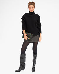 Laura holding Flat Clutch w Tabs