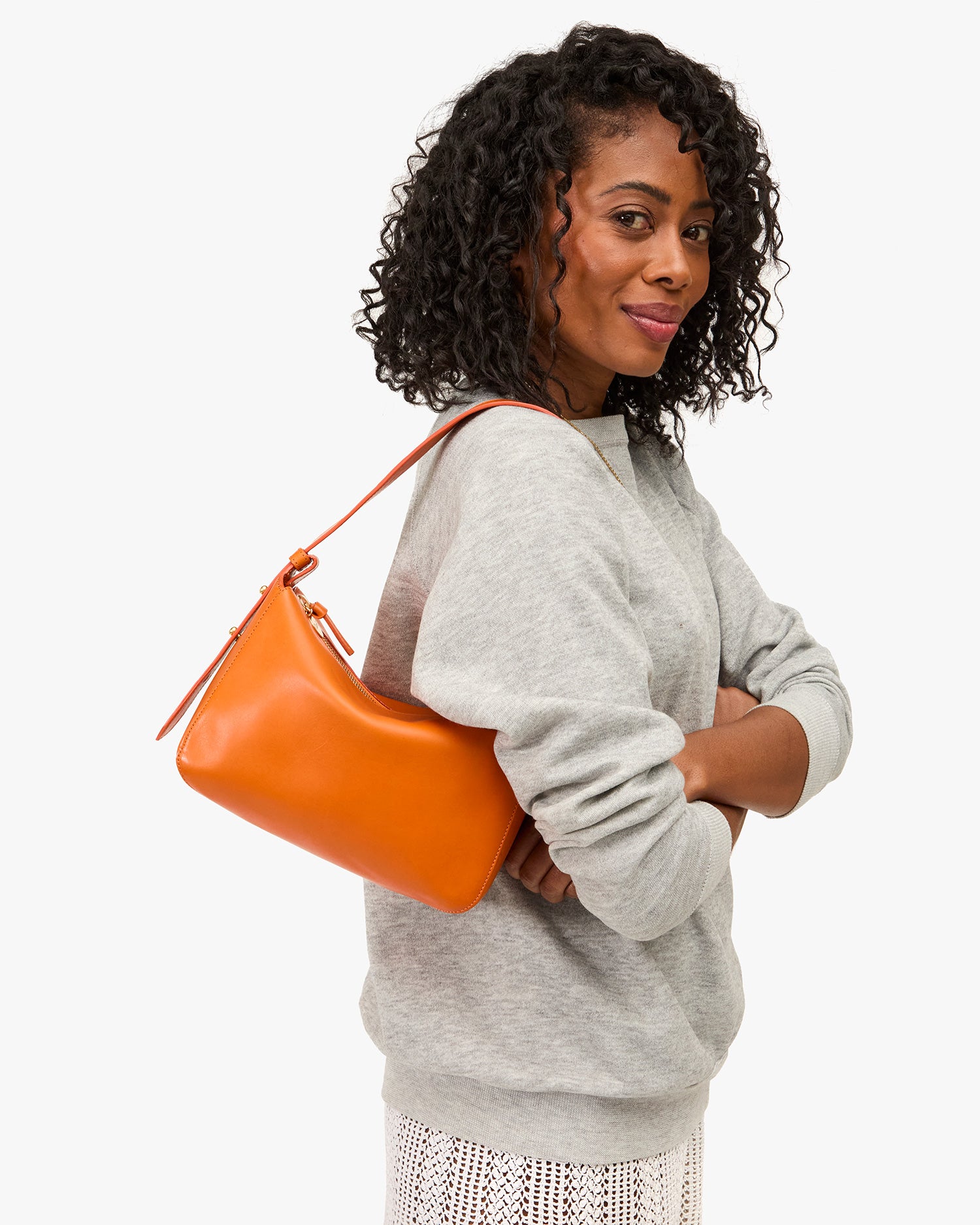 Model carrying the Zucca (orange) Fleurine over her shoulder. 