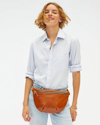 Close up view of the Miel Grande Fanny worn around the waist as a belt bag
