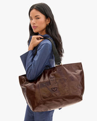 Grande Bateau Tote as a shoulder bag
