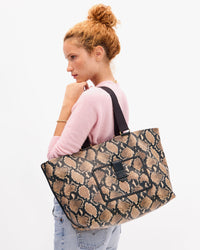 Grande Bateau Tote on Laura