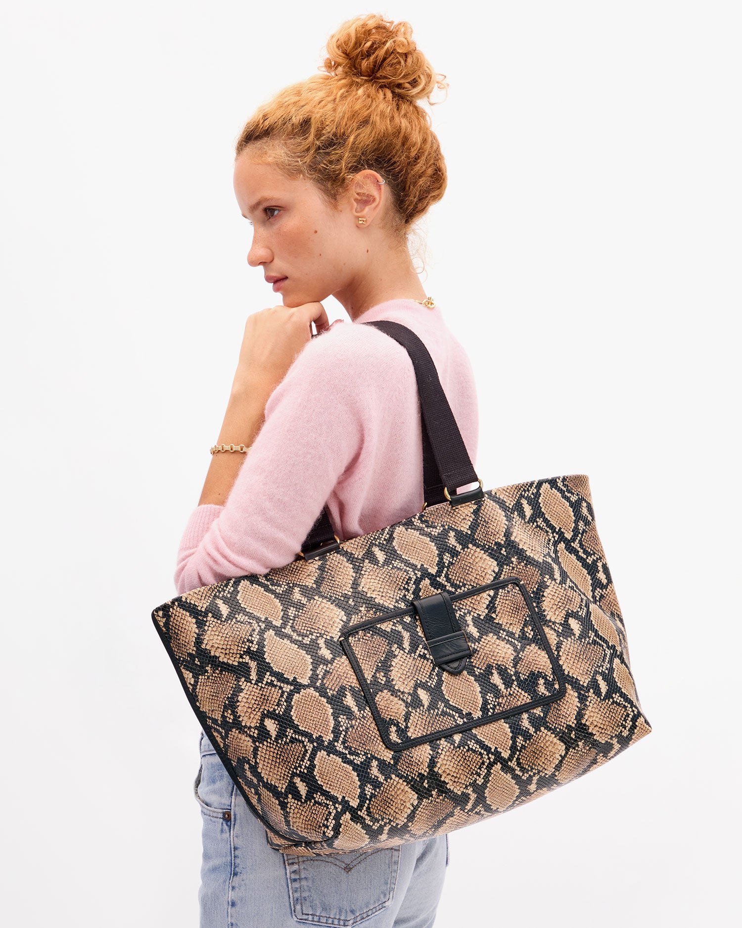 Grande Bateau Tote on Laura