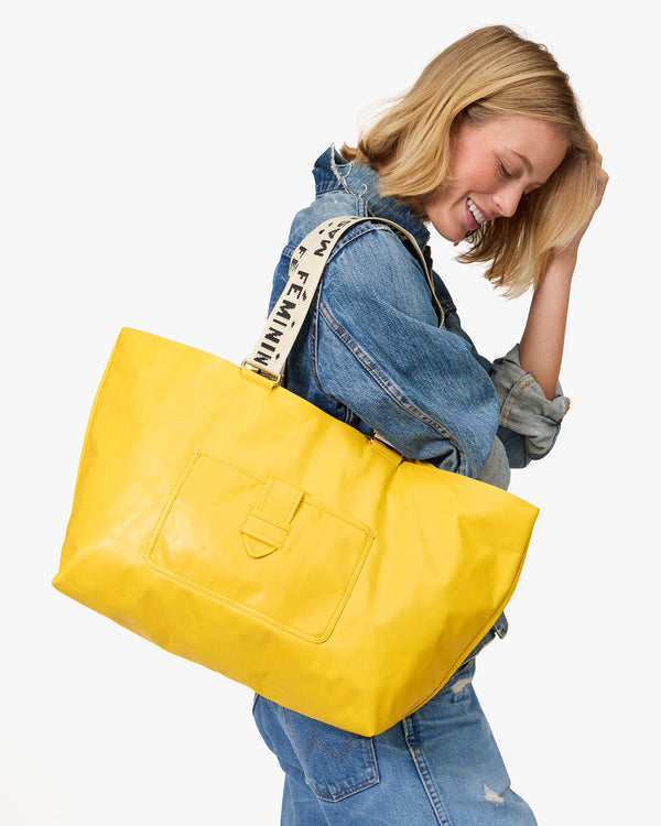 Grande Bateau Tote on Anaiis