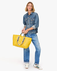 Anaiis holding Grande Bateau Tote