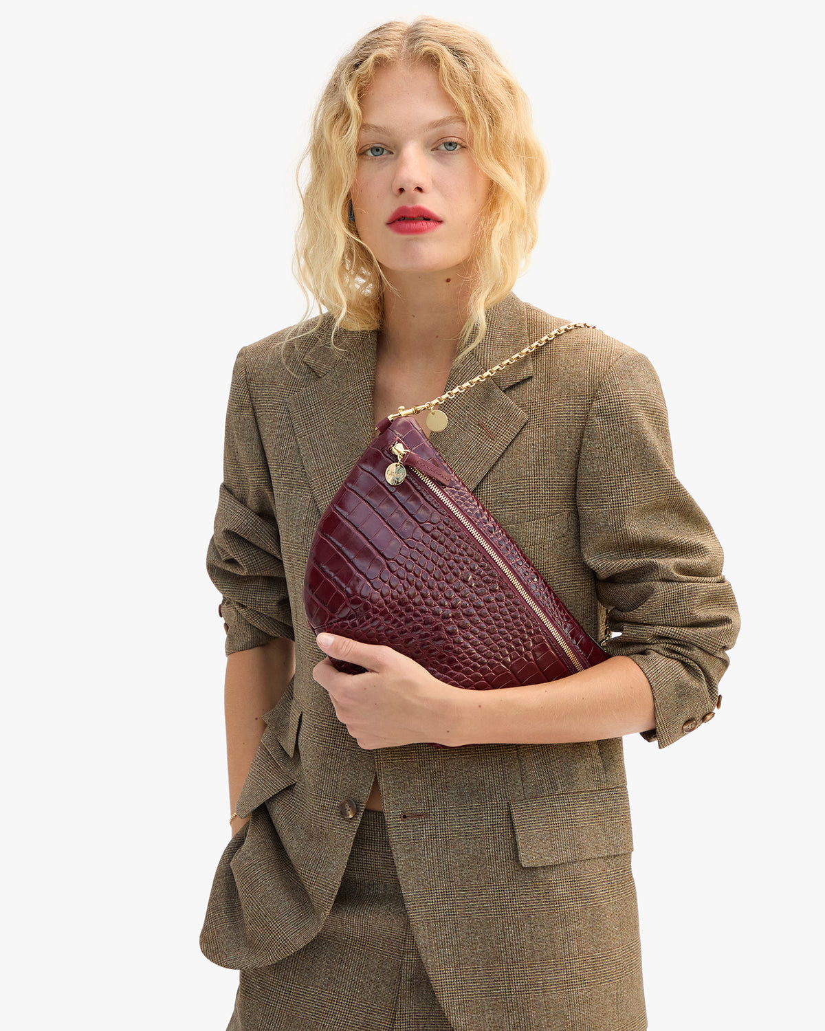 Grande Fanny with shoulder strap