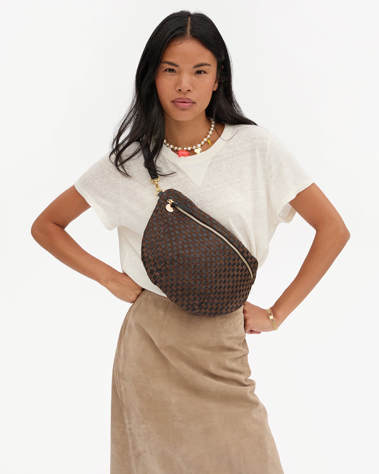 Model carrying the Black/Chocolate Woven Grande Fanny across her chest. 