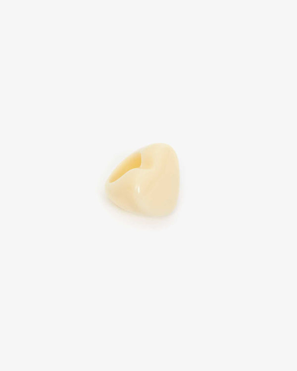 Grande Heart Ring side view