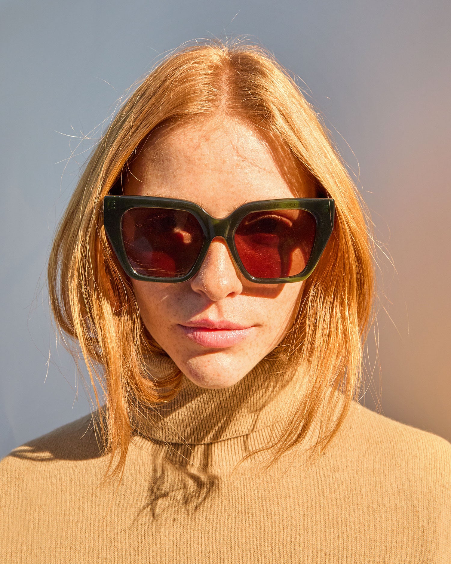 Haley wears the Heather Sunnies in Loden