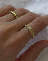 Kinn Studios Mini Solis Ribbed II Ring on a model's pointer finger