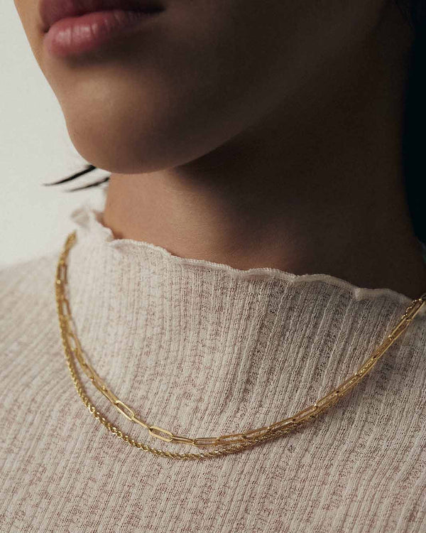 model wearing the 16 inch Kinn Studios Rope Chain Necklace