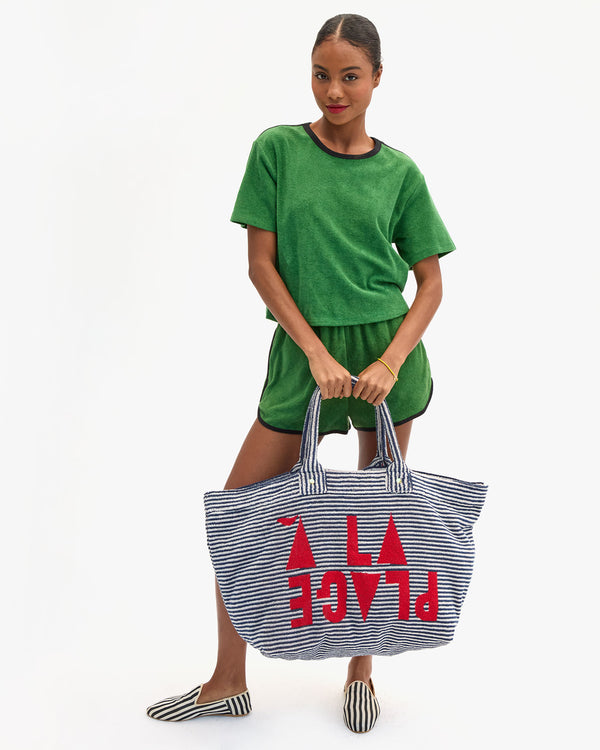 Vitoria holding La Plage Tote