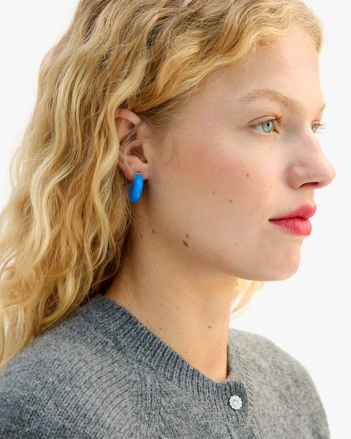 Le Hoop Earrings side view