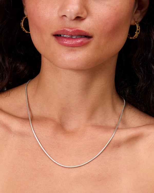 Le Snake Necklace on Vie close up