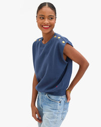 Side View of Vitoria in Le Vest in Navy