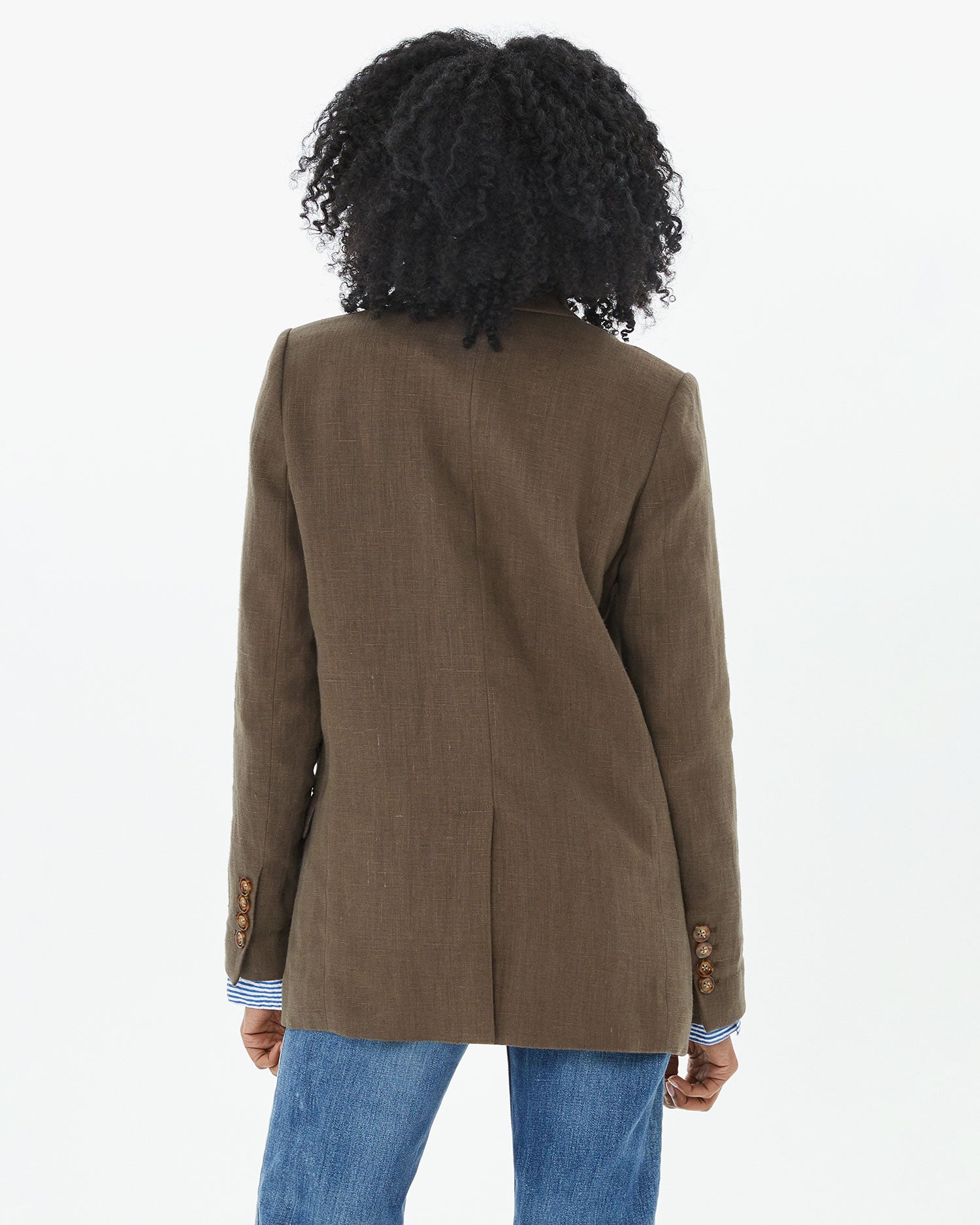 back view of mecca in the Steven Alan Linen Blazer in Tobacco 