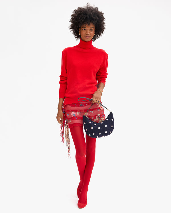 Lune in Angel's hands