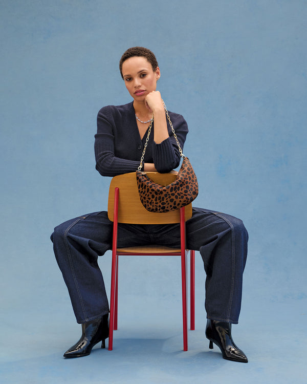 Lune with shoulder strap