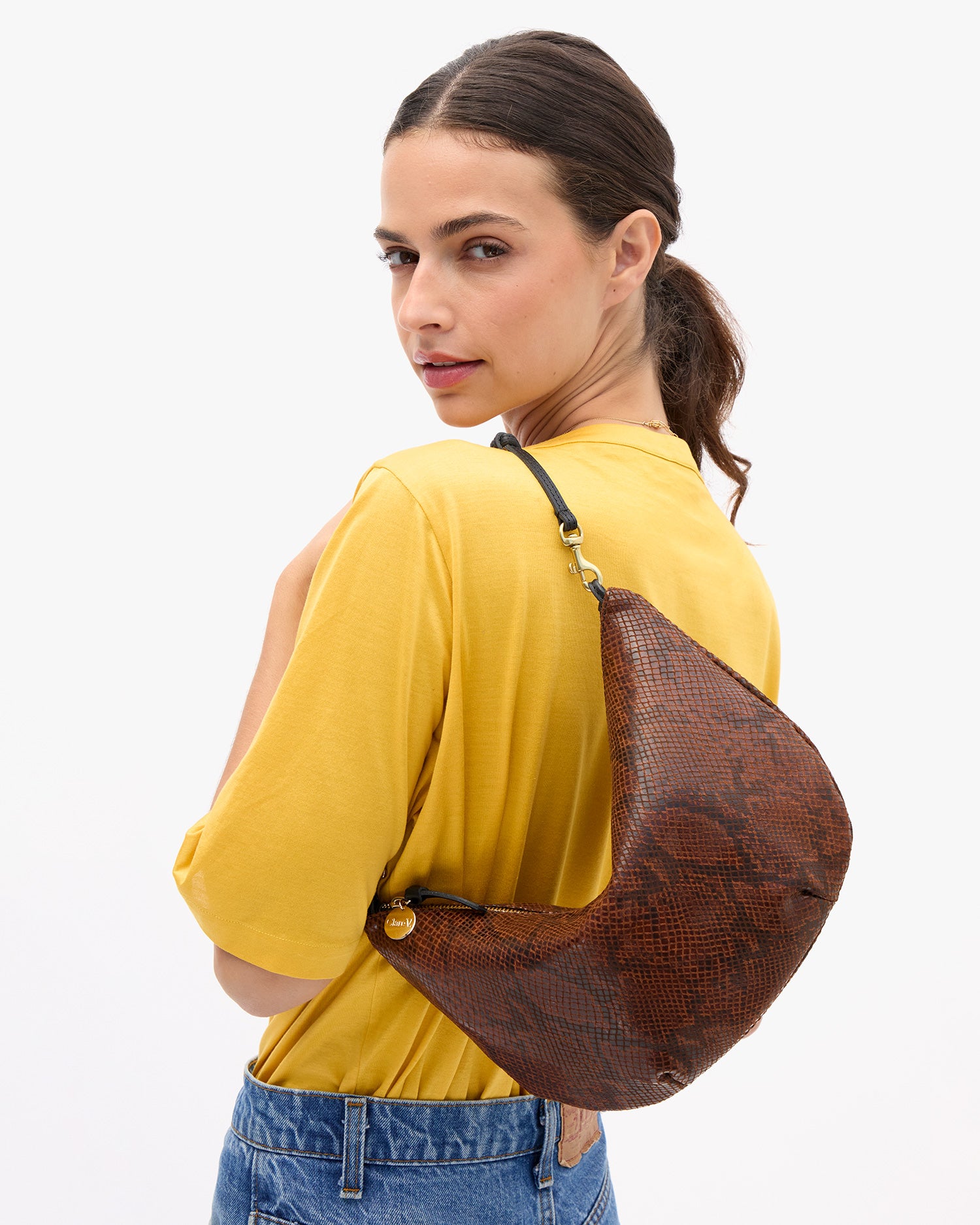 Lune – Clare V.