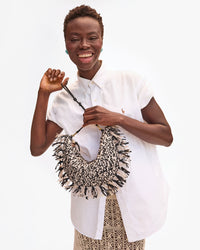 Dija holding Lune
