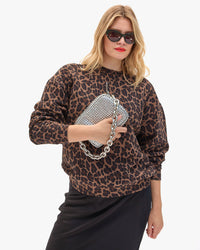 Elle holding Midi Sac