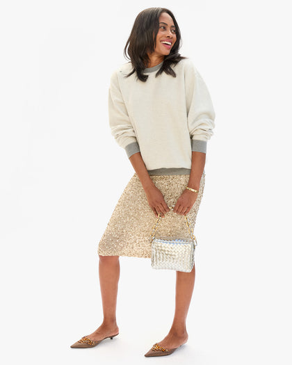 Mecca holding Midi Sac with Shortie Strap