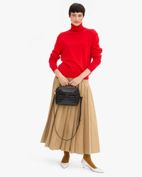Nike holding Mirabel top handle